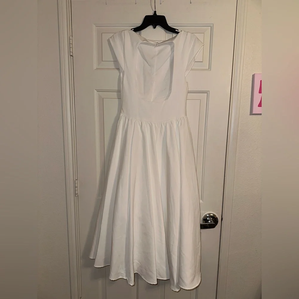 Elegant White Maxi Dress - Picture 4 of 7